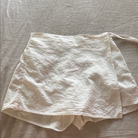 Old Navy Pants - Old Navy White Wrap linen blend Skort - great condition